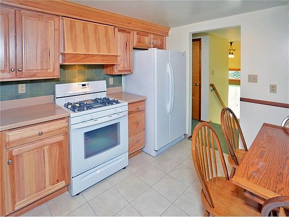 3rd image of 138 Mount Odin Dr