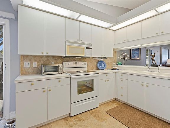 4th image of 5534 Country Club Way
