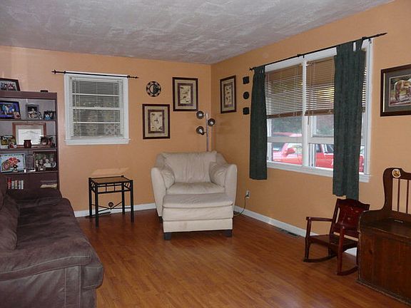 2nd image of 218 Briarwood Dr