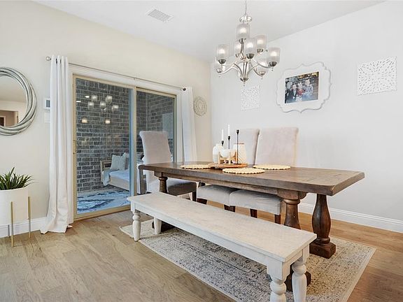4th image of 309 Carnaby Ct