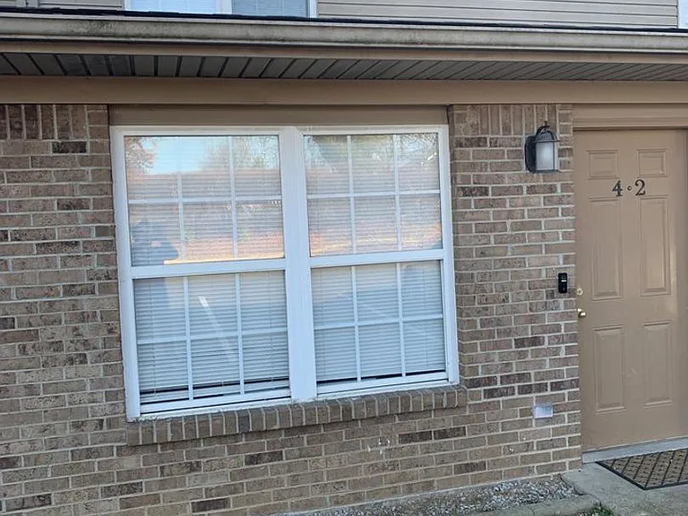1100 Horsemans Ln — Photo 7