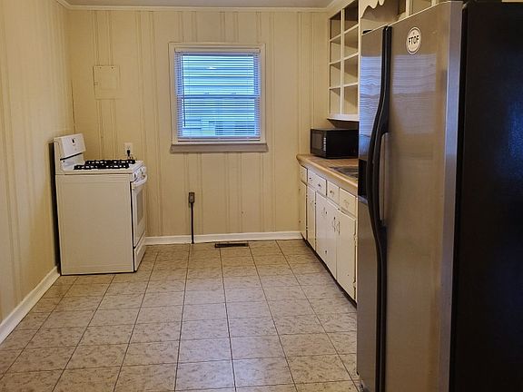 5th image of 801 Nutwood St