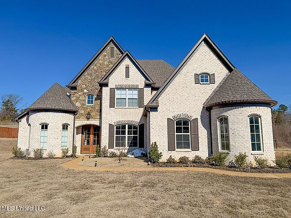 2nd image of 224 Poplar Ln
