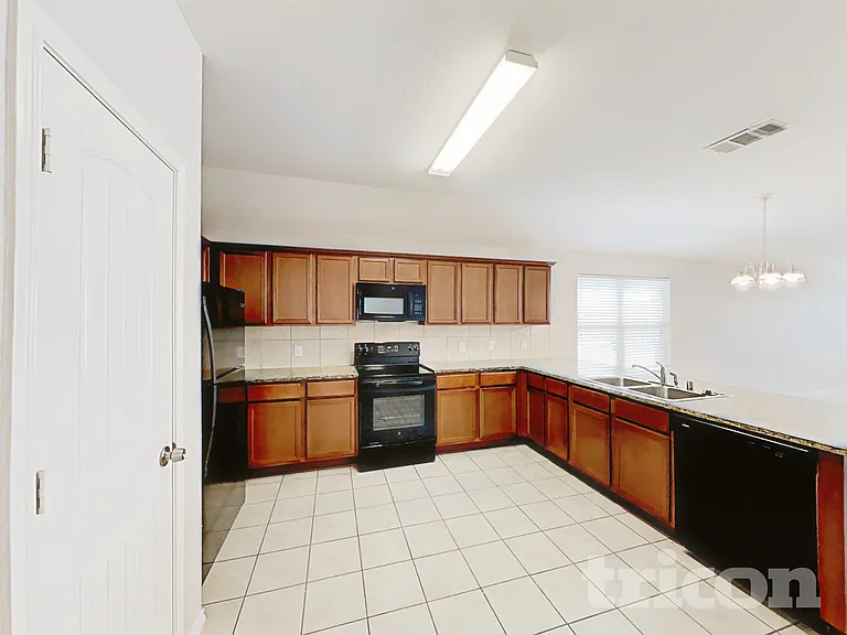 2511 Glen Hollow Dr — Photo 22