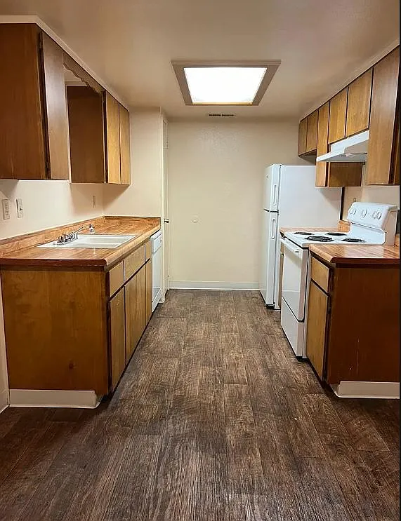 2 bed, 960 sqft, $1,300 — Photo 1