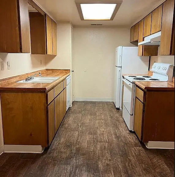 243 Edith Ave #10 — Photo 1