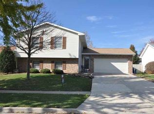 2913 Essington St, Bloomington, IL 61705