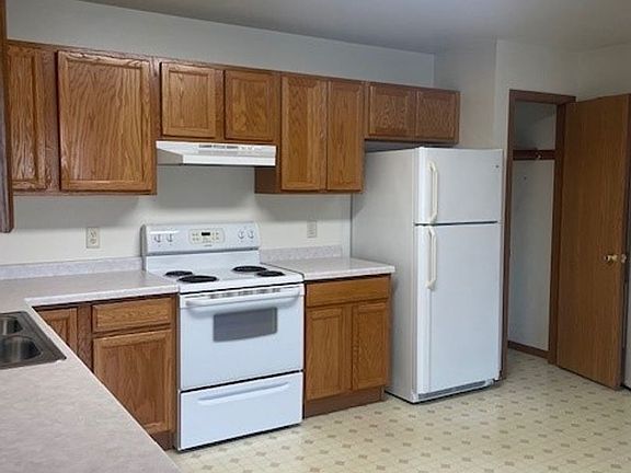 2nd image of 768 Van Es Pkwy #6