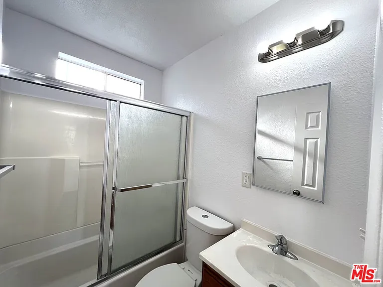 1012 W 109th Pl #1/4 — Photo 9