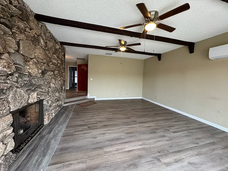 1464 Riverfront Dr — Photo 18