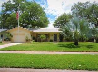 1351 Oakbrook Dr, Largo, FL 33770
