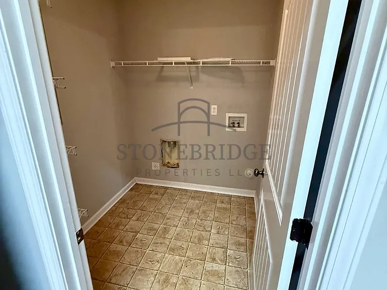 133 Danbury Ln — Photo 6