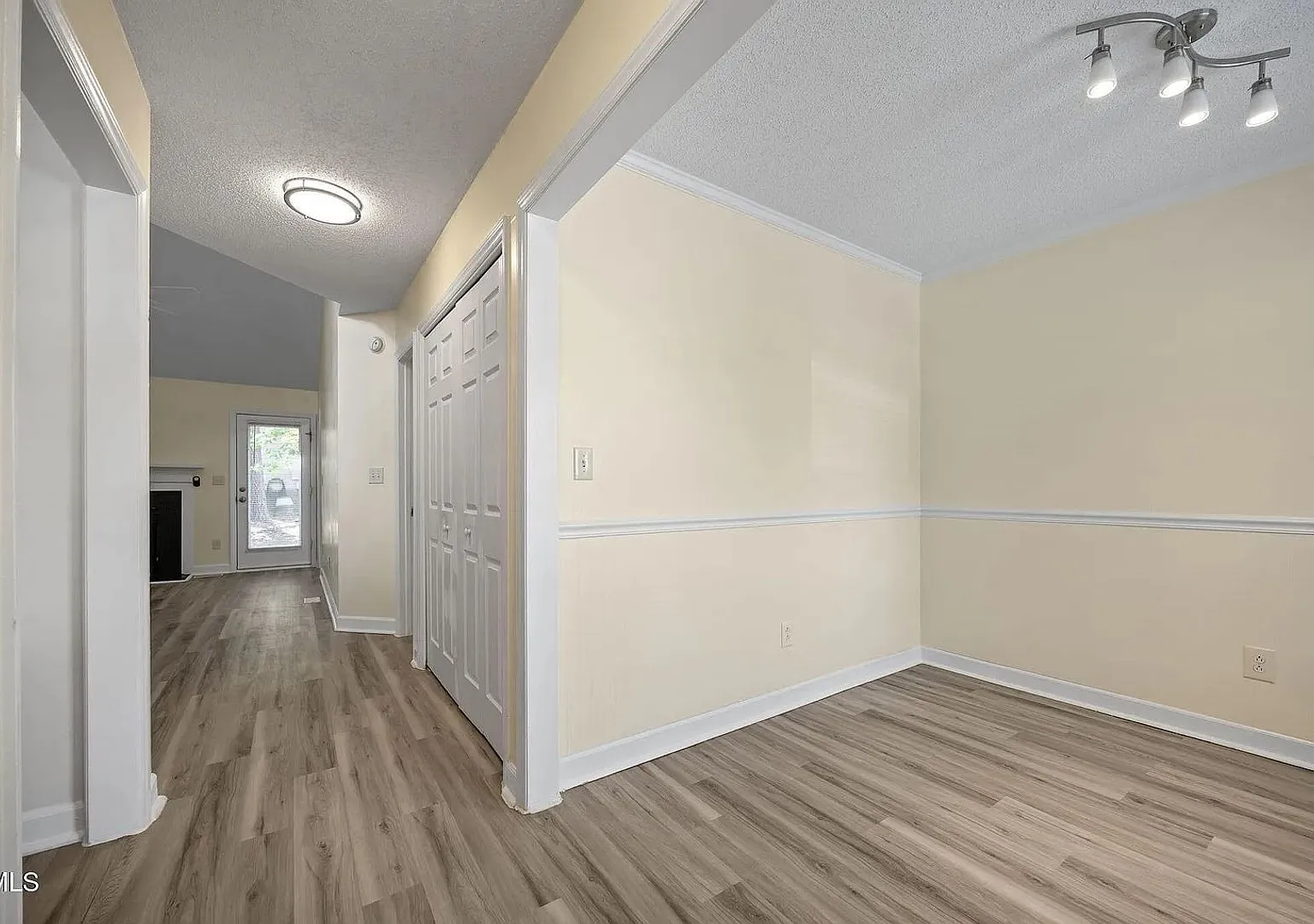 Room in 3 Bedroom Home in Raleigh — Photo 3