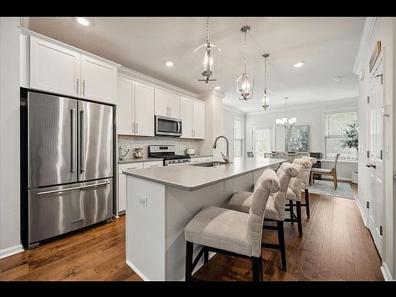 3rd image of 122 Rowans Creek Dr