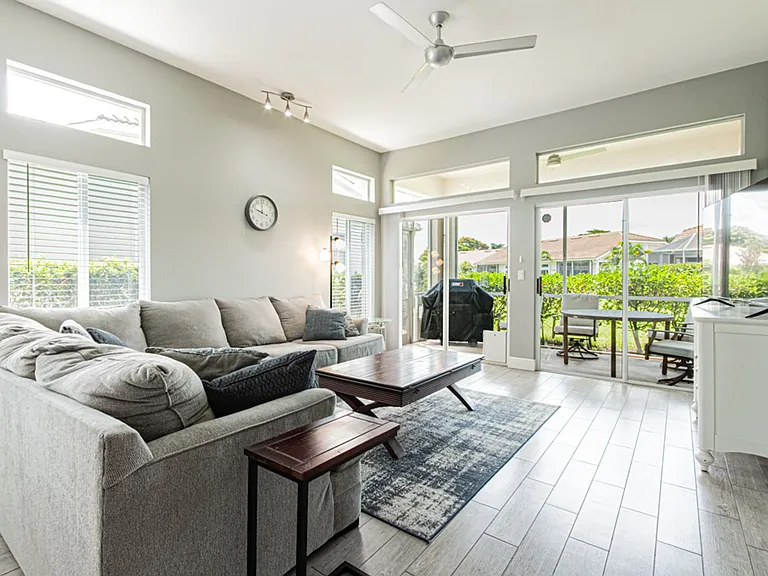 12855 Devonshire Lakes Cir — Photo 17