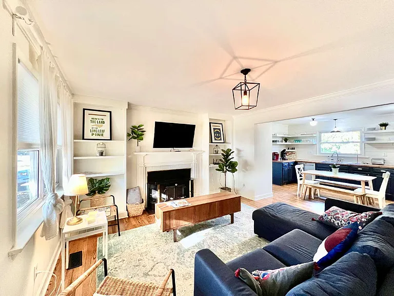 2931 Belmeade Dr — Photo 2