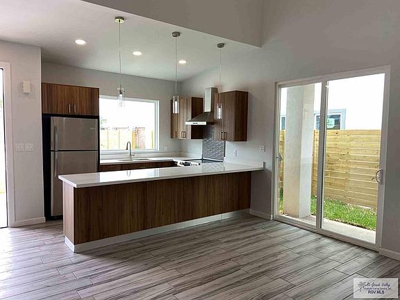 3rd image of 7600 Del Mar Ct