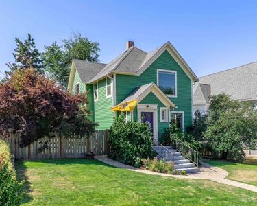 223 E 6th St, Moscow, ID, 83843