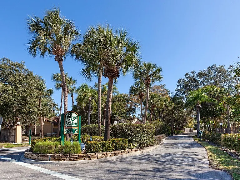 5019 Village Gardens Dr #31 — Photo 2