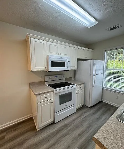 133 Hillsborough Ln — Photo 7