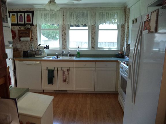 2nd image of 519 E 2nd Ave