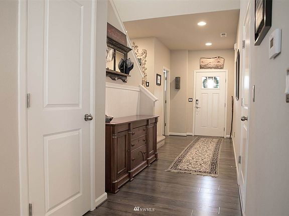 3rd image of 8822 Jayden St NE