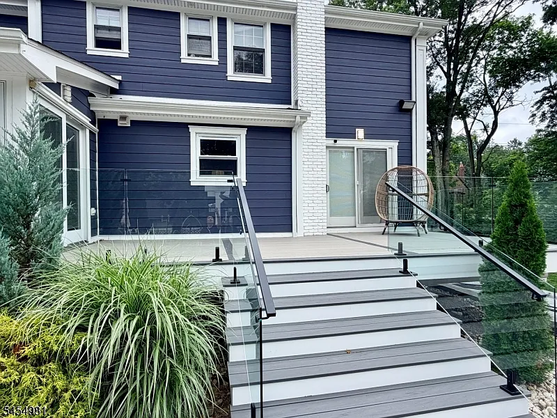 5 bed, 3.5 bath, 2800 sqft, $7,000 — Photo 2