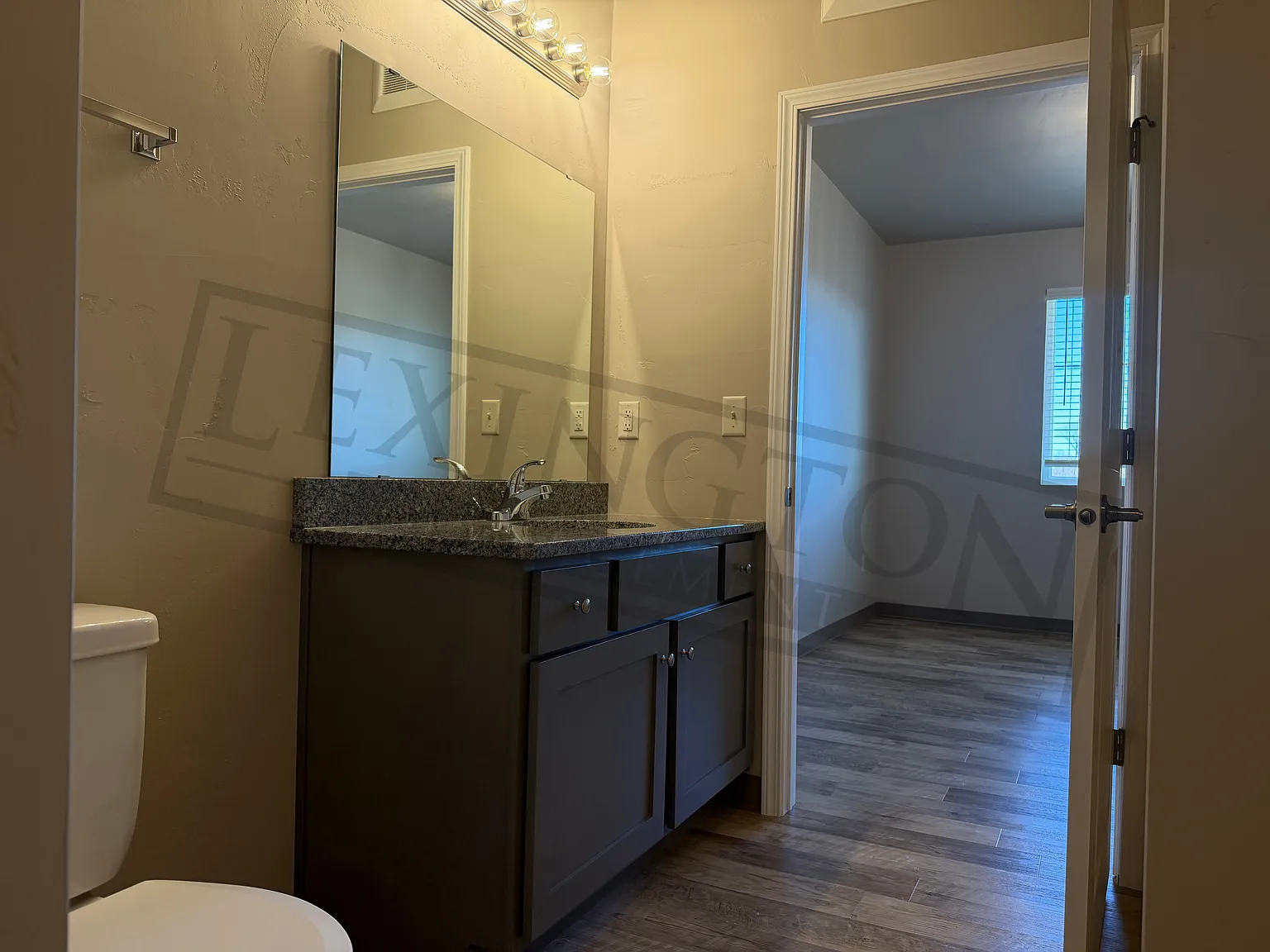 2 bed, 2.5 bath, 1558 sqft, $1,675 — Photo 2