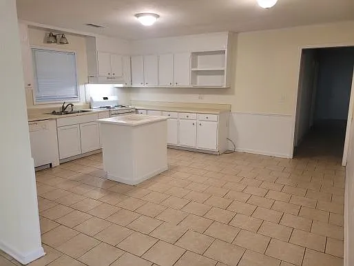 4 bed, 1830 sqft, $1,295 — Photo 2
