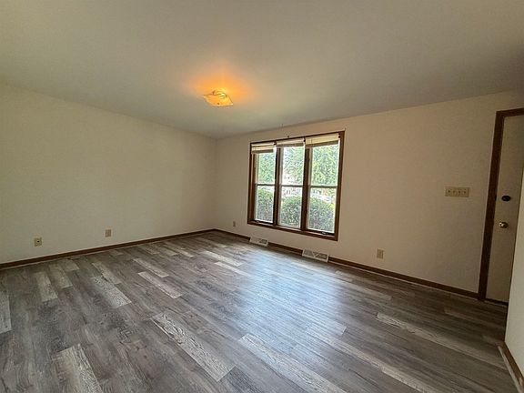 5th image of 402 South St