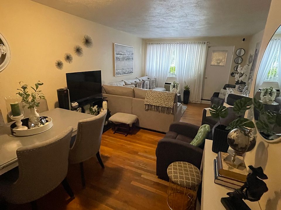 2nd image of 4965 Washington St #203