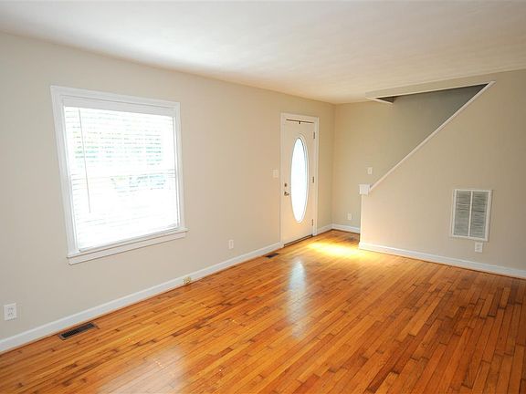 5th image of 8111 Foxdale Dr