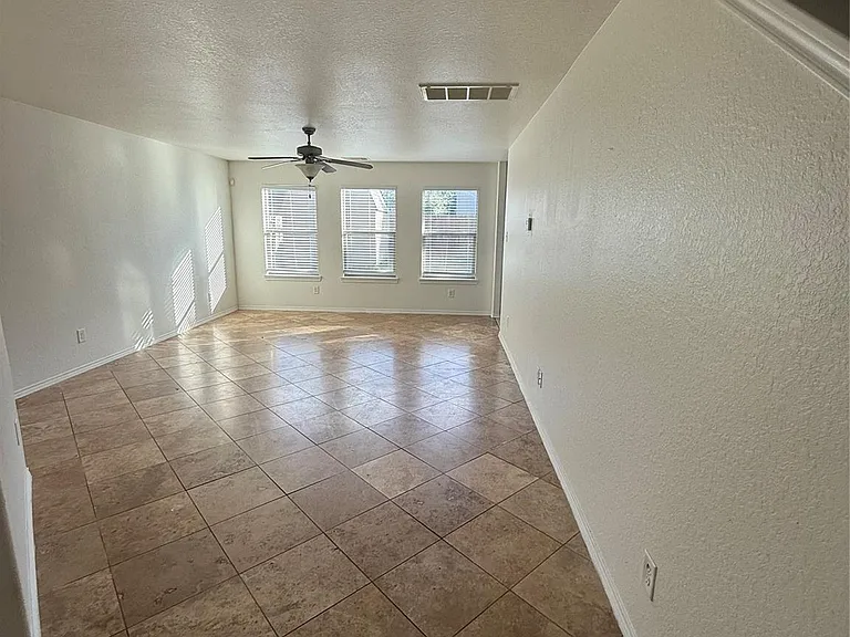 4330 Sprangletop Ave — Photo 3