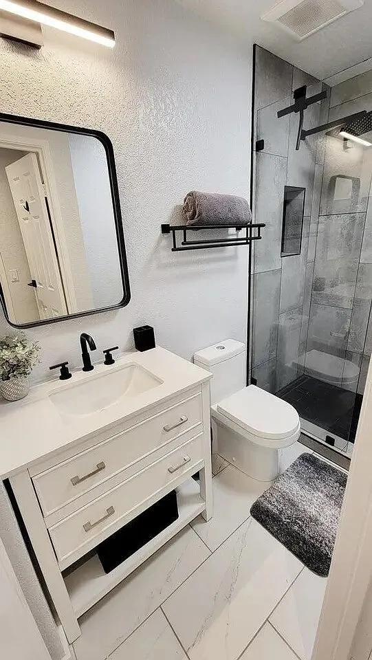2857 North Los Felices Road - 213 — Photo 4