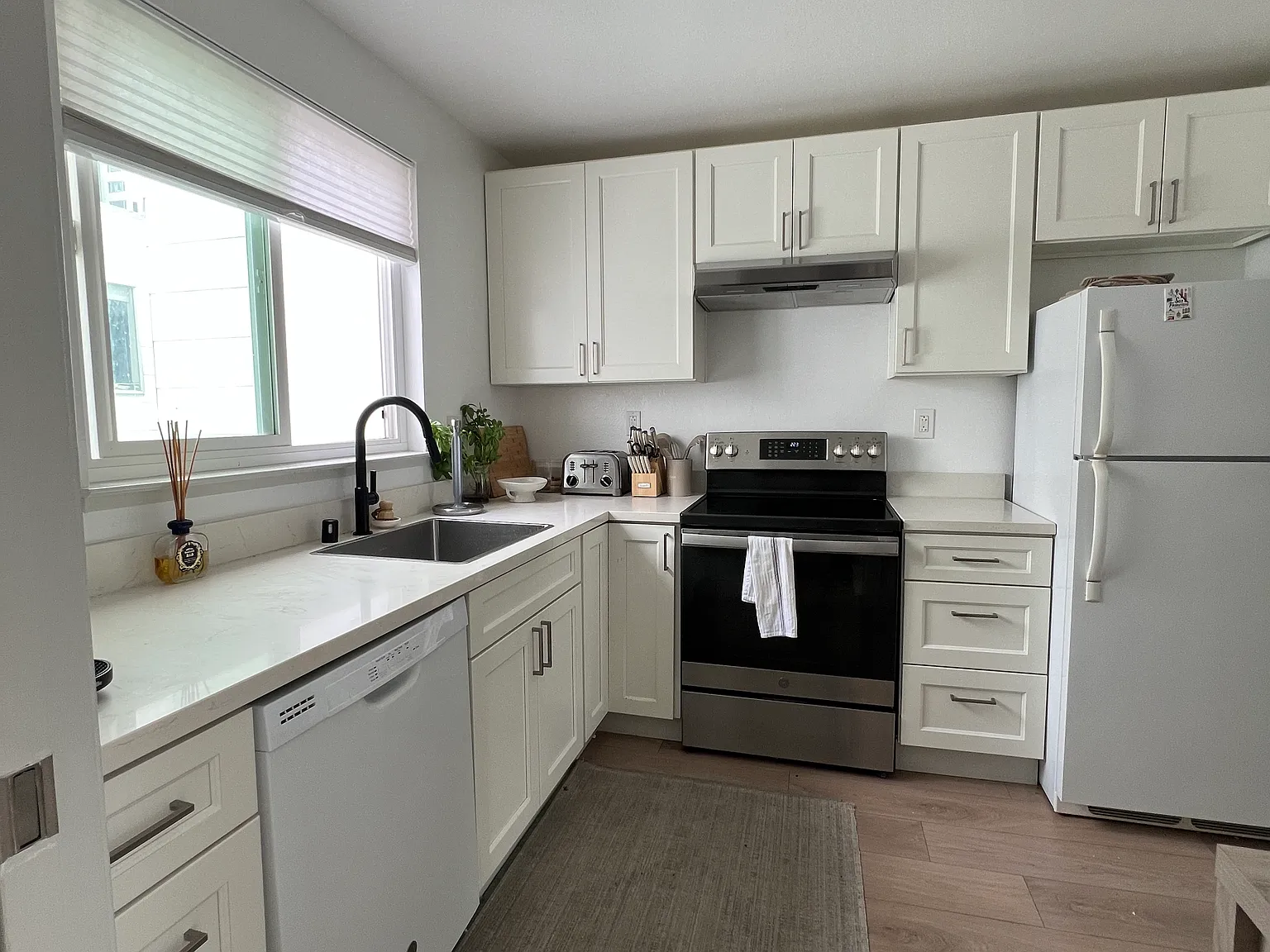 2 bed, 1.5 bath, $5,600 — Photo 3