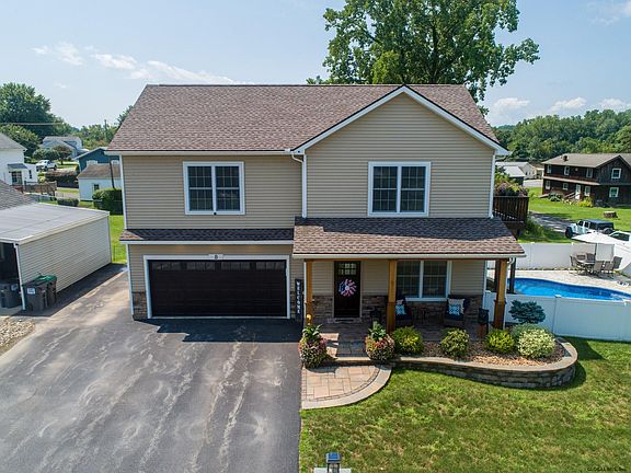 3rd image of 8 Elm Ave