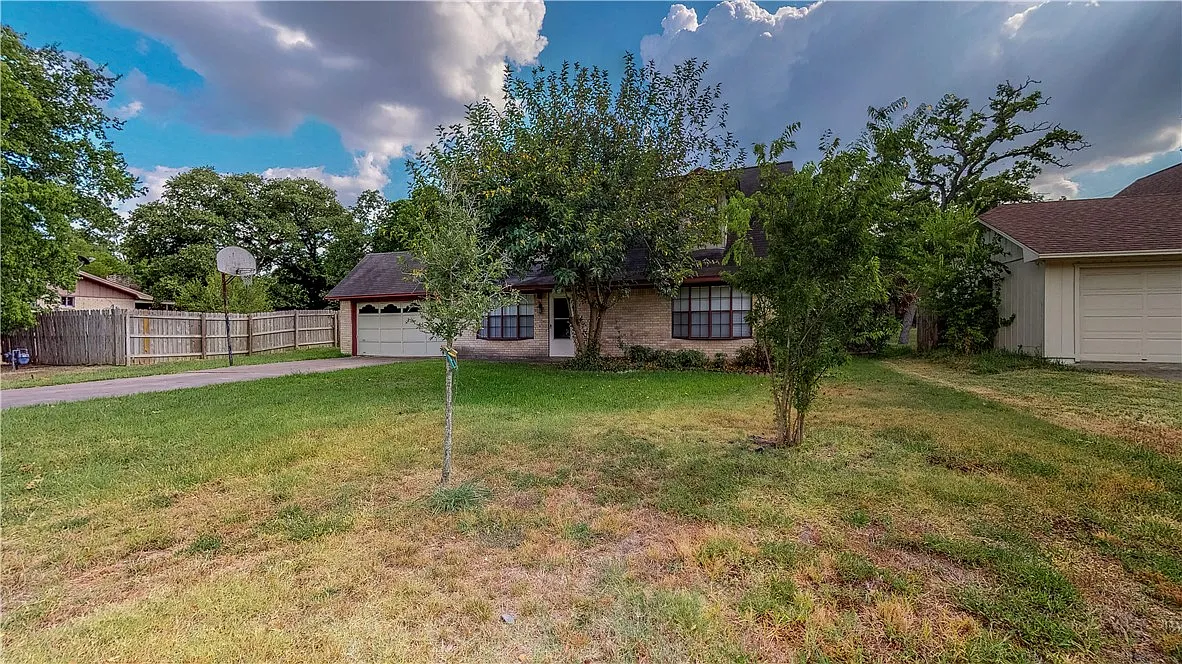 4 bed, 1739 sqft, $1,900 — Photo 3