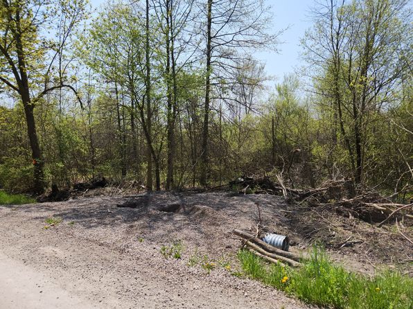 3 Perch Rd, Fair Haven, MI 48023