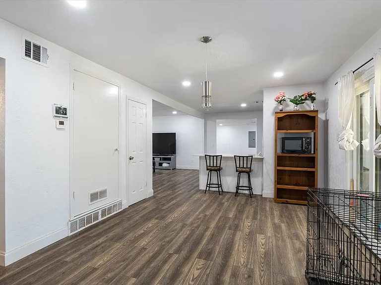 122 NE Angus St — Photo 9