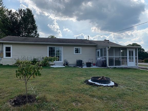 4th image of 1585 E Moffett Ln