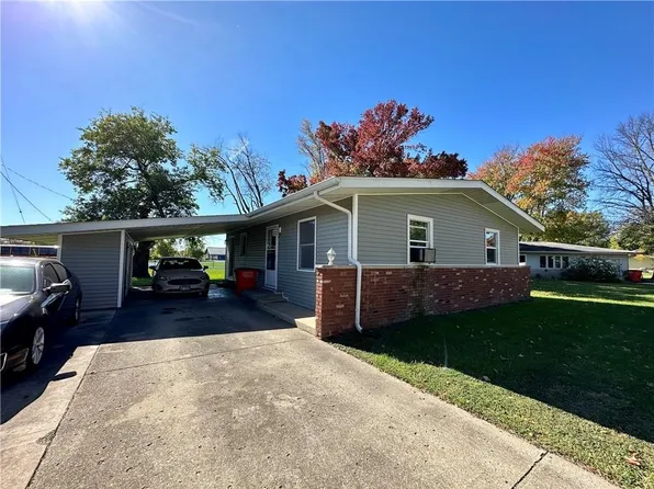 18 Elm Dr, Bethany, IL 61914