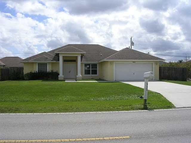 1st image of 922 SW Paar Dr