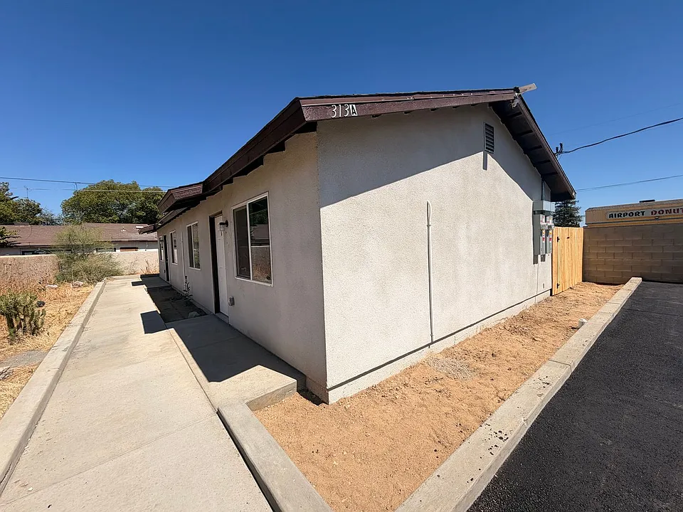 313 Airport Dr