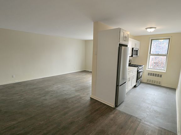 3rd image of 4125 Kissena Blvd APT 3H