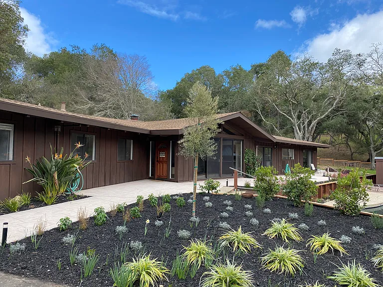 121 Degas Rd — Photo 1