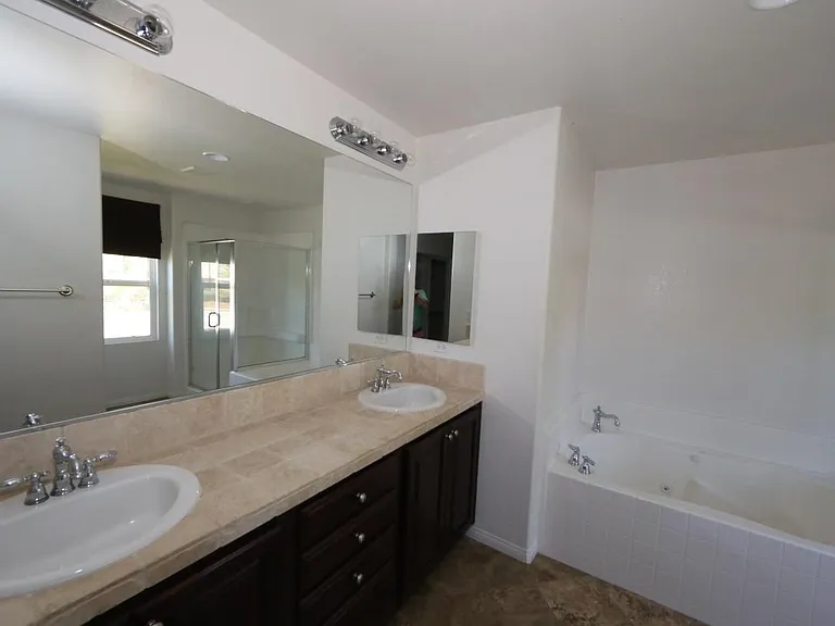 1548 Phoenix Dr — Photo 14