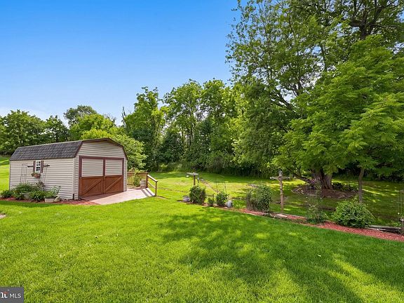 3rd image of 1738 Boxwood Ct