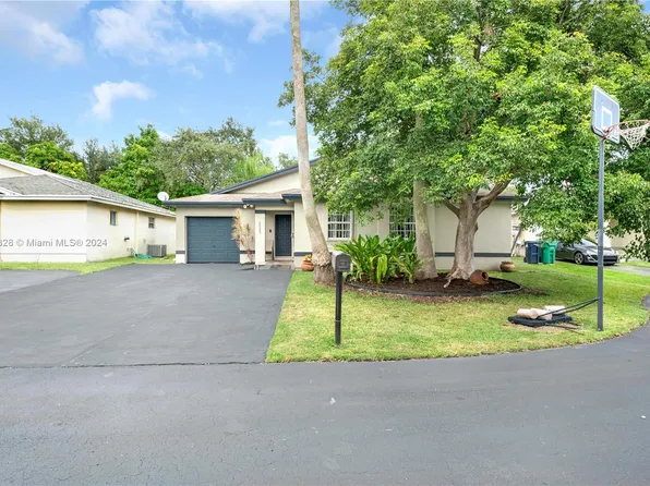 20305 SW 86th Ct, Cutler Bay, FL 33189