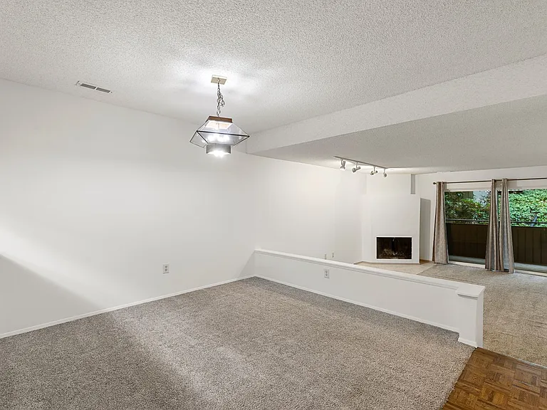 10922 Eastrail #2-34 — Photo 6