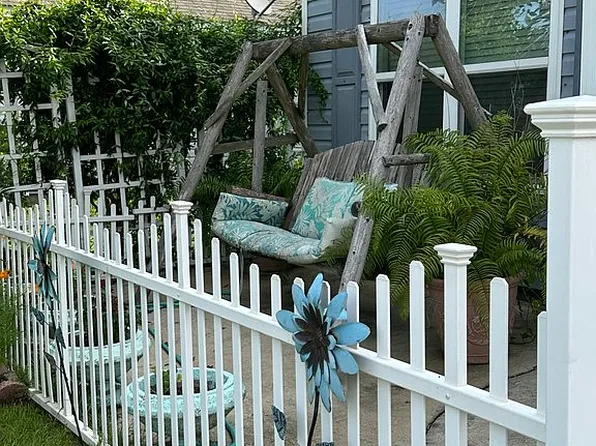 17601 Lewis Smith Dr, Foley, AL 36535